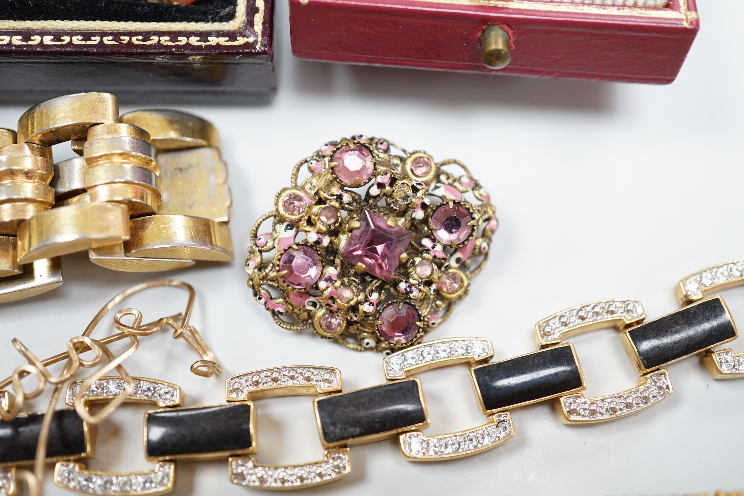 A group of assorted costume jewellery including a brooch in cameo corner leather case, and a small white card Cartier box